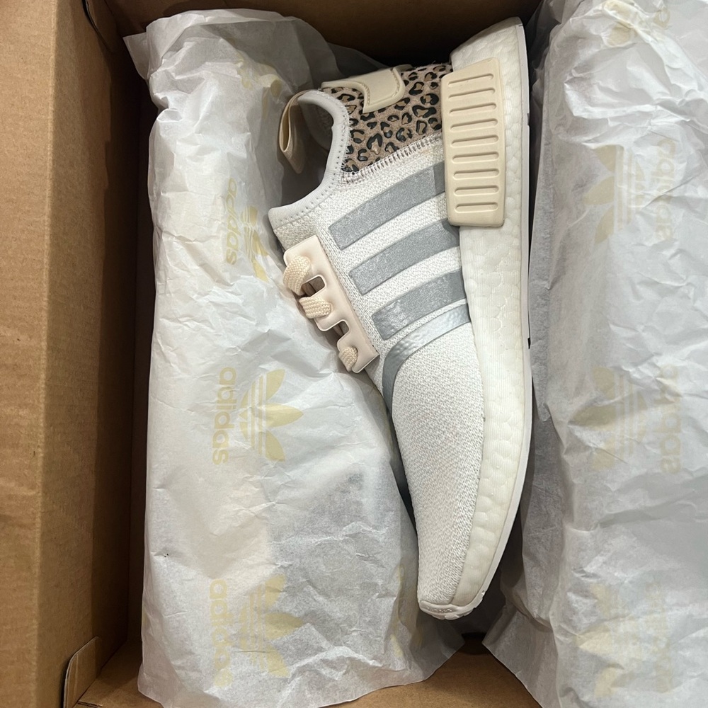 ADIDAS LEOPARD CHEETAH WHITE GRAY GREY NUDE BEIGE WOMEN HOT 7.5 SNEAKER NMD R1 W